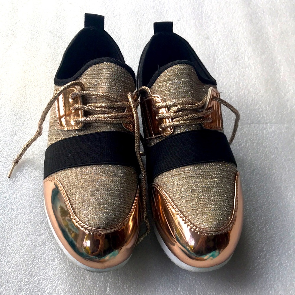 Twisted slip in and step out sneakers - size 7.5